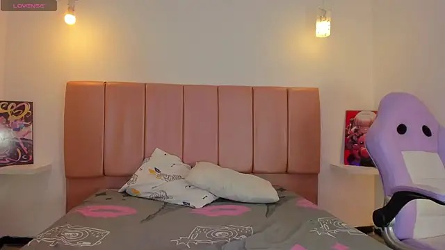 Snapshot of Iamcami_ chatting on February 11, 2026, 8:36 pm Iamcami online show from February 11, 2026, 8:36 pm