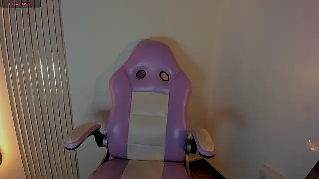 Snapshot of Iamcami_ chatting on February 18, 2026, 7:10 pm Iamcami online show from February 18, 2026, 7:10 pm