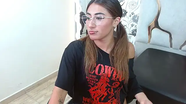 Snapshot of Livglow_tay chatting on January 7, 2026, 3:09 am Livglow tay online show from January 7, 2026, 3:09 am