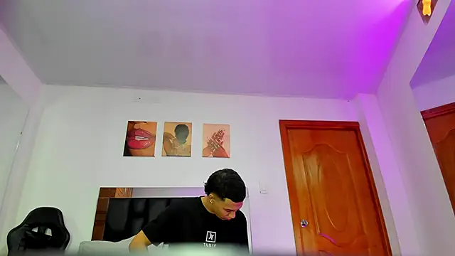 Liamsubtle01 online show from May 18, 2026, 4:02 pm