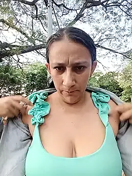 Snapshot of Andry-19 chatting on February 5, 2026, 8:24 pm Andry-19 online show from February 5, 2026, 8:24 pm