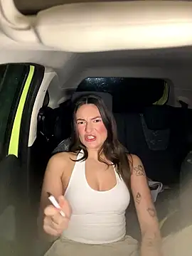 MiaLovesxx online show from January 11, 2026, 5:29 pm