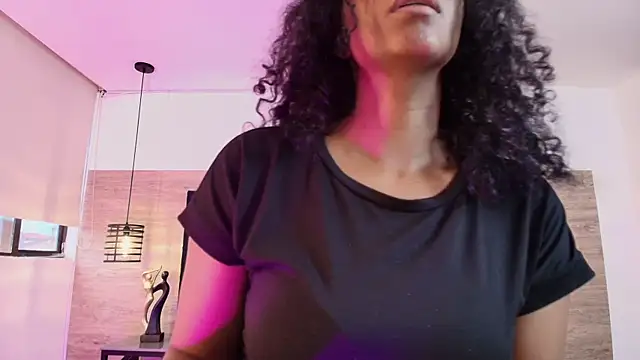 Ellie-Alves online show from July 17, 2026, 1:51 pm