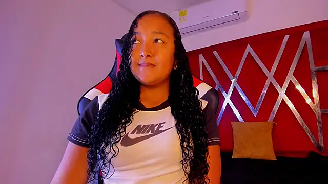 sweetdesireasm online show from February 6, 2026, 8:01 pm