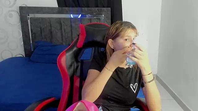 Snapshot of Bella_Blanca chatting on February 25, 2026, 12:15 pm Bella Blanca online show from February 25, 2026, 12:15 pm