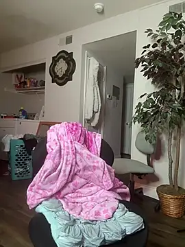 hispinkfreak219 online show from February 14, 2026, 5:37 am