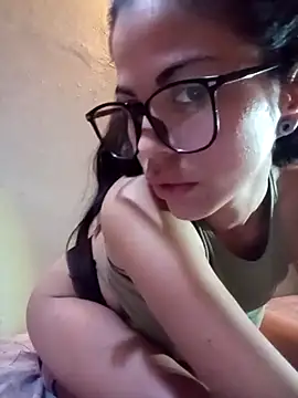 Chiquitoperopeligroso4 online show from April 16, 2026, 4:46 am