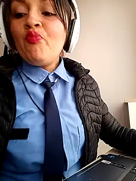 Alejandra N online show from March 4, 2026, 2:01 pm