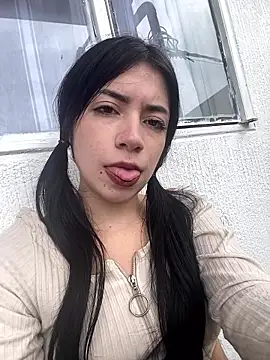 LunaSeduct online show from January 13, 2026, 4:23 pm