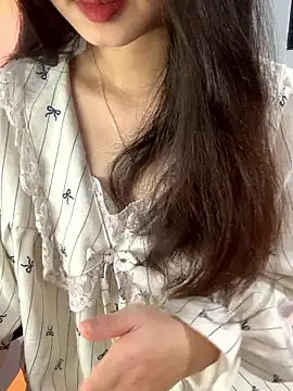 Jennybae23 online show from January 10, 2026, 4:42 pm