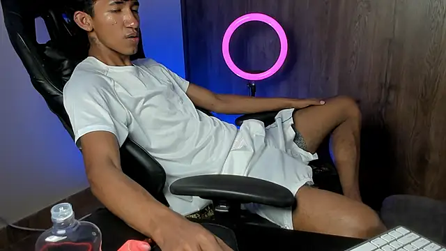 Snapshot of neitan_miller_ chatting on January 19, 2026, 5:11 am neitan miller online show from January 19, 2026, 5:11 am