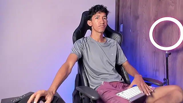 Snapshot of neitan_miller_ chatting on February 3, 2026, 8:25 pm neitan miller online show from February 3, 2026, 8:25 pm