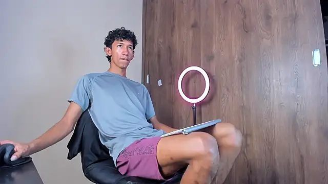 Snapshot of neitan_miller_ chatting on February 10, 2026, 4:11 pm neitan miller online show from February 10, 2026, 4:11 pm