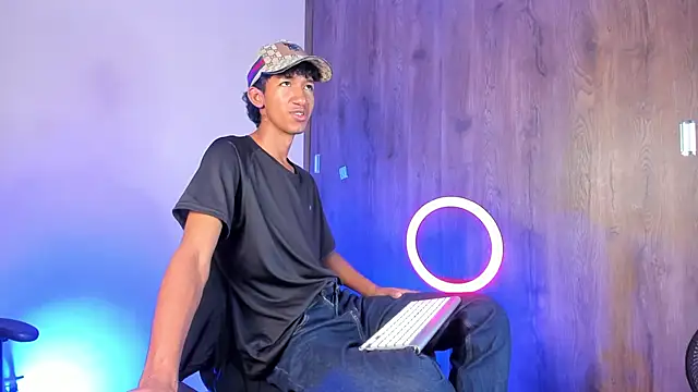 Snapshot of neitan_miller_ chatting on February 19, 2026, 1:18 pm neitan miller online show from February 19, 2026, 1:18 pm