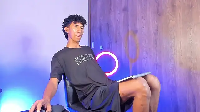 Snapshot of neitan_miller_ chatting on February 28, 2026, 9:43 am neitan miller online show from February 28, 2026, 9:43 am