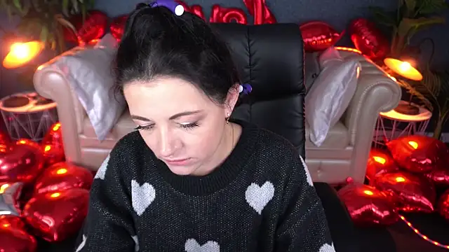 Dafni Monn online show from February 11, 2026, 6:51 am