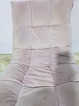 Snapshot of MiaBaba chatting on January 7, 2026, 8:11 pm MiaBaba online show from January 7, 2026, 8:11 pm