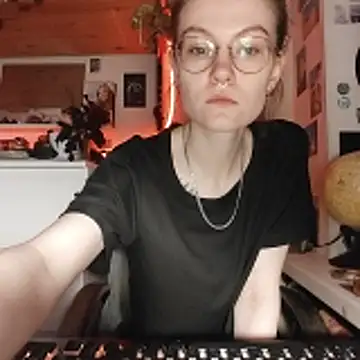 Shy Bamby online show from April 5, 2026, 5:32 pm