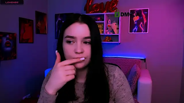 monica xcx online show from April 4, 2026, 7:22 pm
