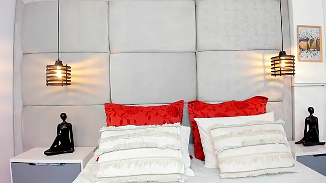 Snapshot of IvonneOwen chatting on February 9, 2026, 1:09 am IvonneOwen online show from February 9, 2026, 1:09 am