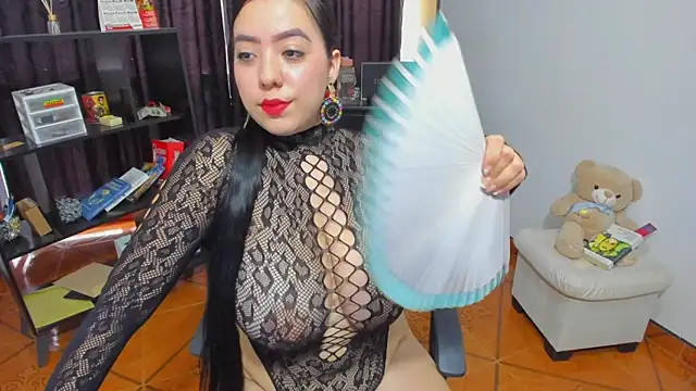 SophiiaRios  online show from February 15, 2026, 1:41 pm