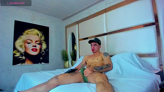 Big valentinhunk7 online show from January 11, 2026, 9:42 pm