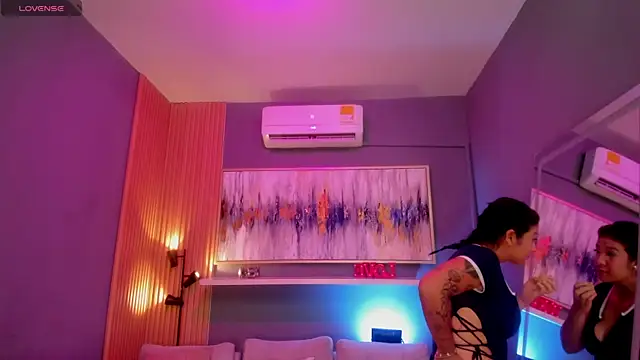 Snapshot of lilian_vergara chatting on April 24, 2026, 9:39 pm lilian vergara online show from April 24, 2026, 9:39 pm