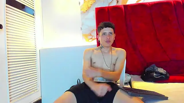 ESTEBAN 2102 online show from January 15, 2026, 7:50 pm