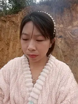 Snapshot of Mayly_lucky2 chatting on January 14, 2026, 3:01 am Mayly lucky2 online show from January 14, 2026, 3:01 am