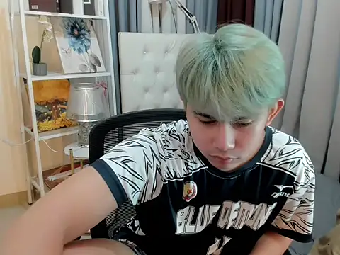 davincihugecock online show from April 8, 2026, 5:24 pm