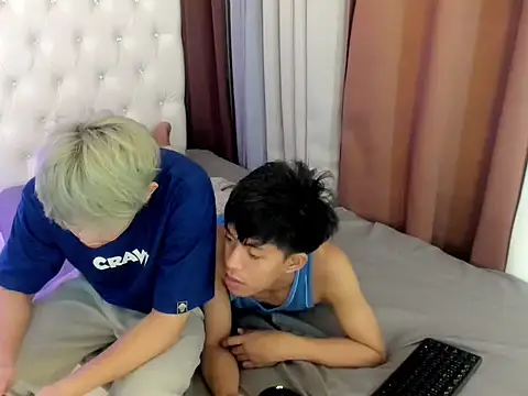 davincihugecock online show from April 15, 2026, 6:37 pm