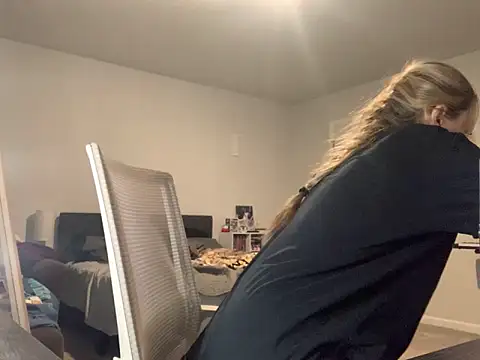 Snapshot of Peachyshortcakez chatting on February 10, 2026, 8:46 pm Peachyshortcakez online show from February 10, 2026, 8:46 pm