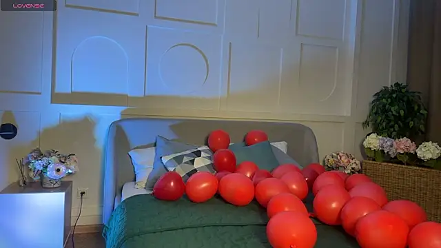  SilkyShadow  online show from February 19, 2026, 1:12 am