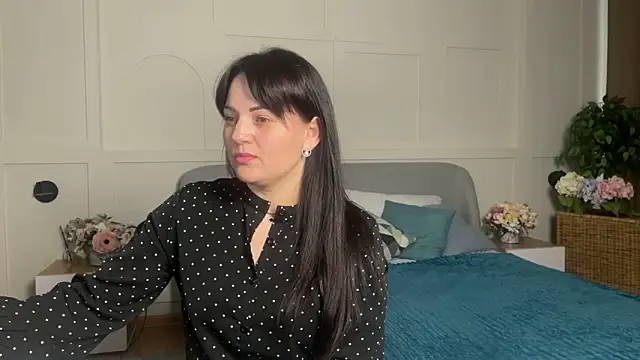  SilkyShadow  online show from April 5, 2026, 1:03 am