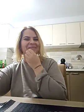 Luna-Bbw92 online show from January 18, 2026, 9:40 pm