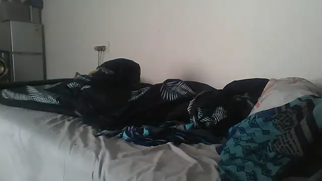 Snapshot of Winterslender chatting on April 20, 2026, 6:38 am Winterslender online show from April 20, 2026, 6:38 am