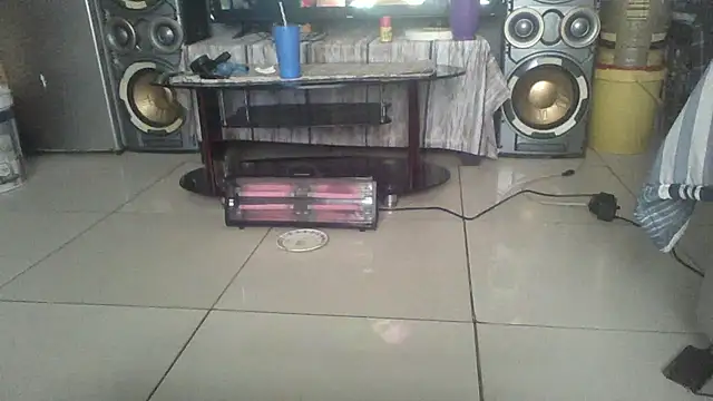 Snapshot of Winterslender chatting on May 7, 2026, 8:20 am Winterslender online show from May 7, 2026, 8:20 am