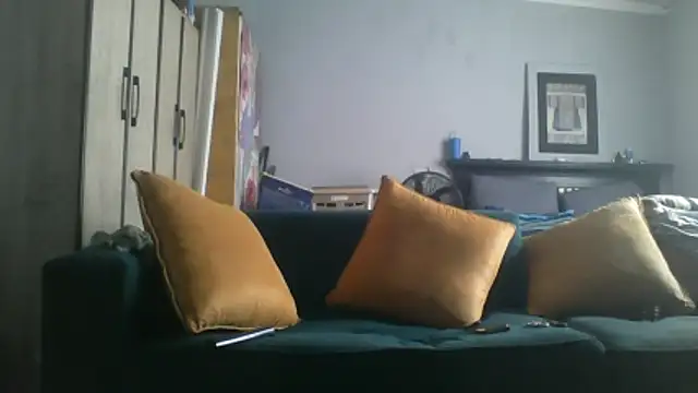 Snapshot of Winterslender chatting on May 16, 2026, 6:43 am Winterslender online show from May 16, 2026, 6:43 am