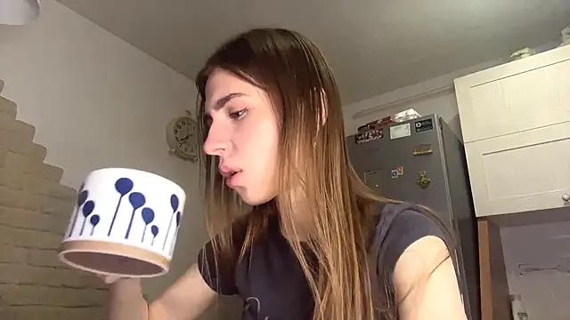 Snapshot of ElsieKuhlmann chatting on March 3, 2026, 5:13 am ElsieKuhlmann online show from March 3, 2026, 5:13 am