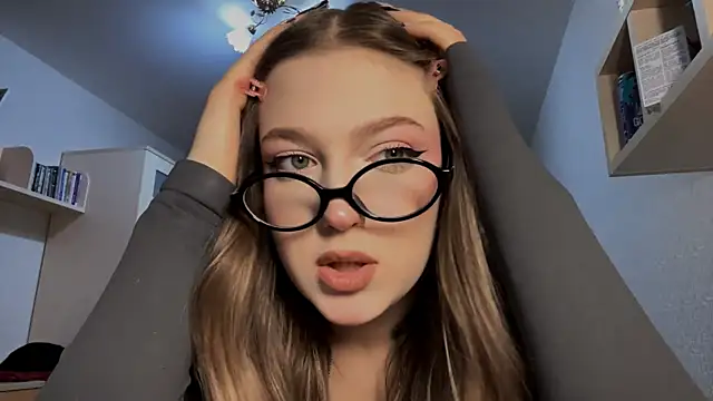 JammieMickiewicz online show from April 1, 2026, 4:37 pm