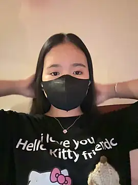 Gwen879 online show from April 7, 2026, 1:00 pm