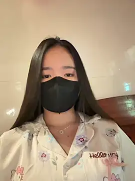 Gwen879 online show from April 9, 2026, 6:19 am