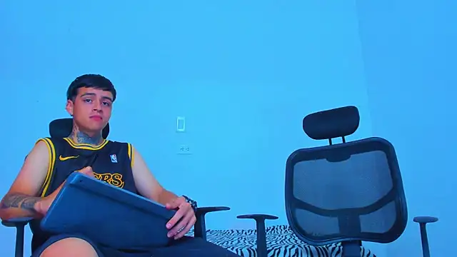 Thomas-Wil online show from April 22, 2026, 3:24 pm