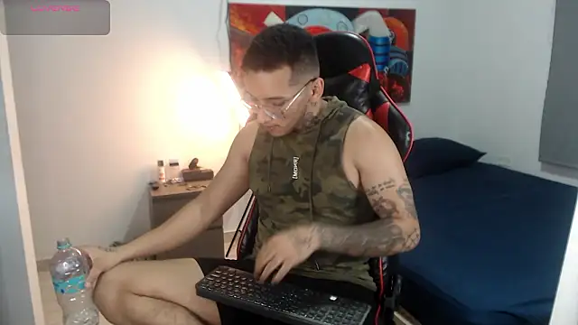 Snapshot of EvanVelvet chatting on February 4, 2026, 1:11 am EvanVelvet online show from February 4, 2026, 1:11 am