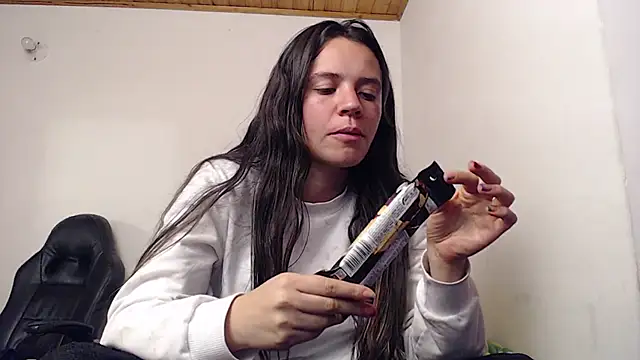 Shanel Lozano online show from April 14, 2026, 2:50 am