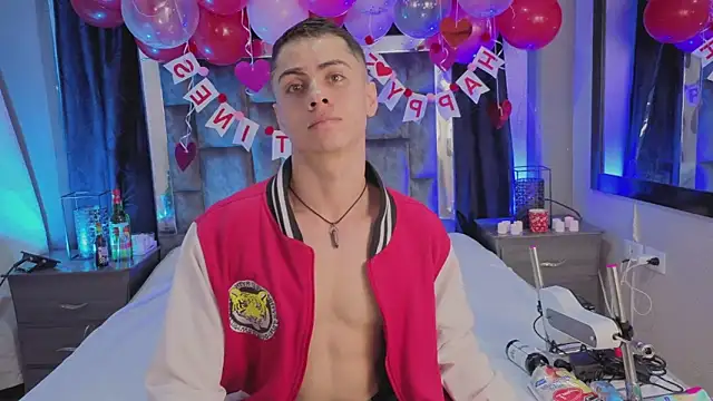 LeoMonnroe online show from February 13, 2026, 7:54 pm