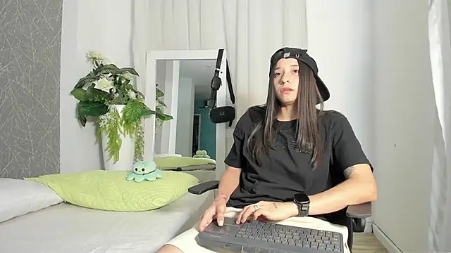 Snapshot of ViictoriiaSaenz chatting on April 27, 2026, 3:59 am ViictoriiaSaenz online show from April 27, 2026, 3:59 am