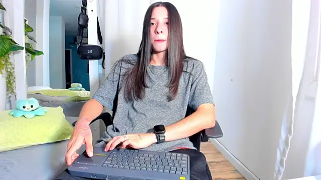 Snapshot of ViictoriiaSaenz chatting on April 28, 2026, 5:12 am ViictoriiaSaenz online show from April 28, 2026, 5:12 am