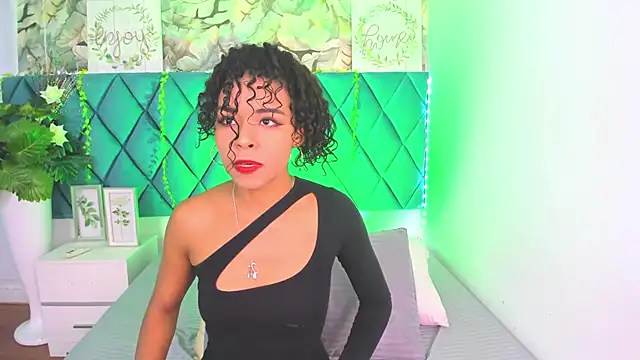 Snapshot of AlexiiaBrown chatting on April 22, 2026, 1:12 pm AlexiiaBrown online show from April 22, 2026, 1:12 pm