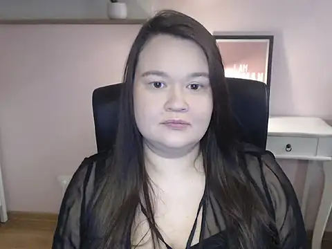 Snapshot of HollyDanceSoul chatting on February 9, 2026, 5:11 am HollyDanceSoul online show from February 9, 2026, 5:11 am